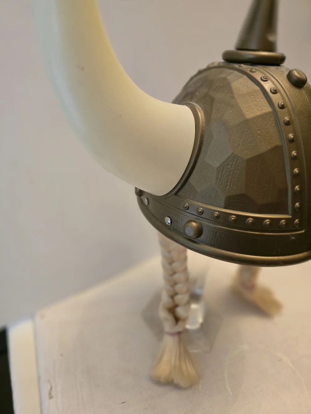 Disney Viking Horned Helmet with Braids - Metallic Gold and Cream New - Picture 3 of 7